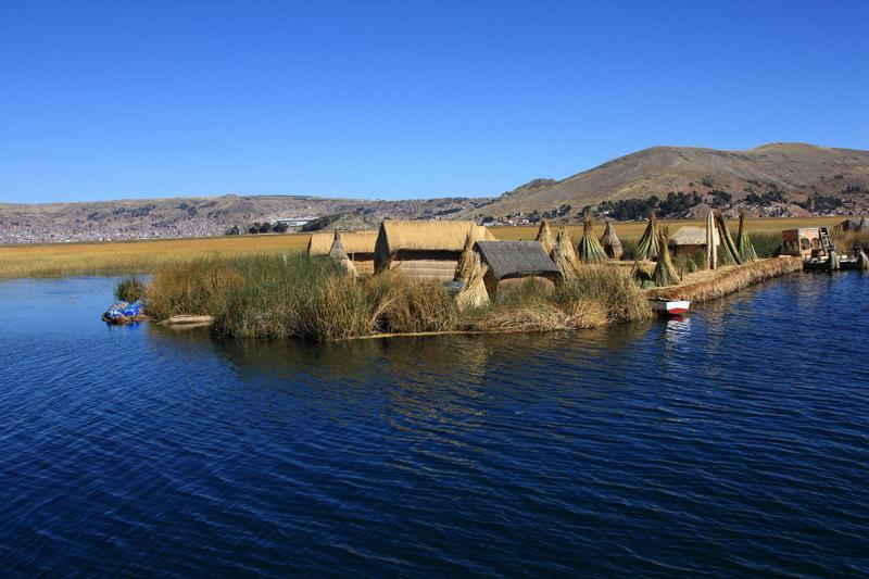 766-Lago Titicaca,isole galleggianti,13 luglio 2013.JPG